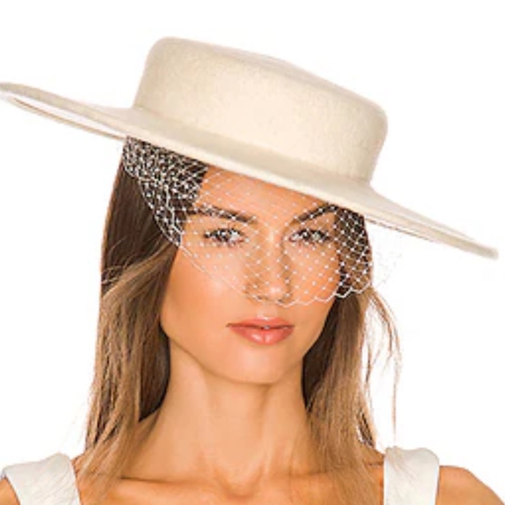 Chic Cream Hat with Mesh Veil Monrowe